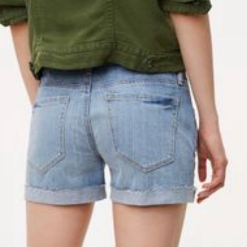 LOFT Light Wash Distressed Denim Jean Shorts Size 27/4